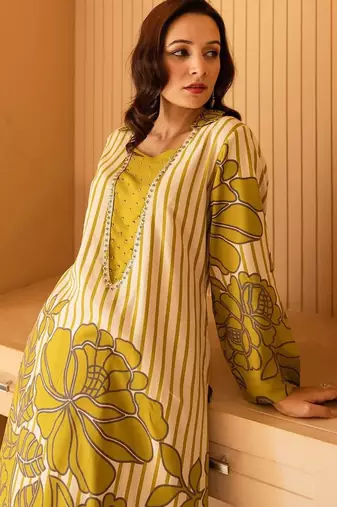 Women Floral Printed Regular Kurta with Palazzos