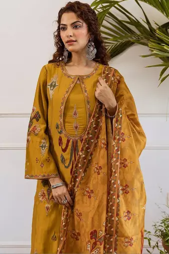 Women Ethnic Motifs Embroidered Regular Thread Work Kurta with Trousers & With Dupatta