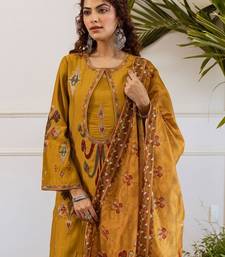 Women Ethnic Motifs Embroidered Regular Thread Work Kurta with Trousers & With Dupatta