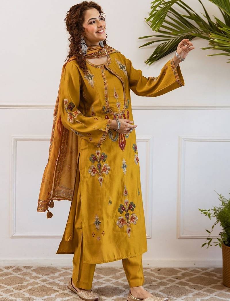 Women Ethnic Motifs Embroidered Regular Thread Work Kurta with Trousers & With Dupatta