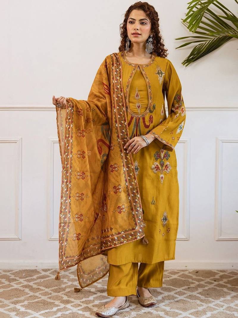Women Ethnic Motifs Embroidered Regular Thread Work Kurta with Trousers & With Dupatta