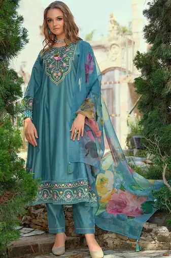 Women Floral Embroidered Regular Thread Work Liva Kurta with Trousers & With Dupatta