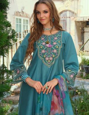 Women Floral Embroidered Regular Thread Work Liva Kurta with Trousers & With Dupatta 7