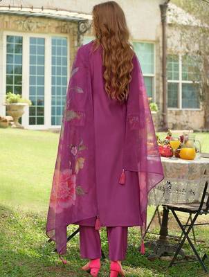 Women Floral Embroidered Regular Thread Work Kurta with Trousers & With Dupatta 6