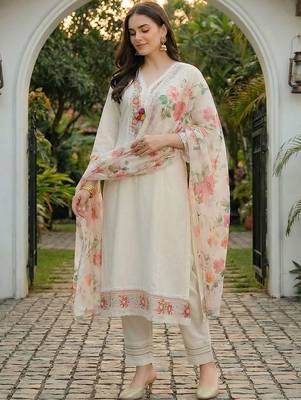 Women Floral Embroidered Regular Thread Work Kurta with Trousers & With Dupatta 1