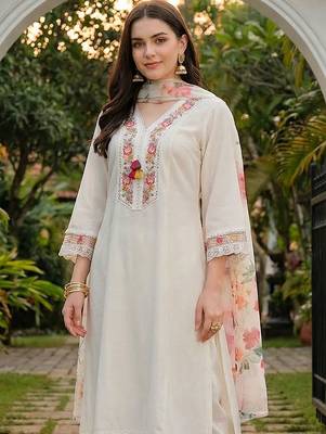Women Floral Embroidered Regular Thread Work Kurta with Trousers & With Dupatta 2