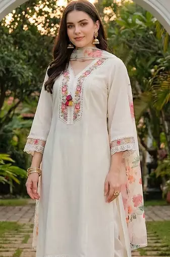 Women Floral Embroidered Regular Thread Work Kurta with Trousers & With Dupatta