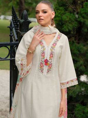 Women Floral Embroidered Regular Thread Work Kurta with Trousers & With Dupatta 3