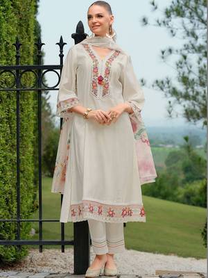 Women Floral Embroidered Regular Thread Work Kurta with Trousers & With Dupatta 4