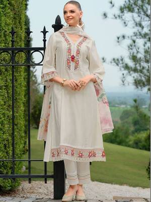 Women Floral Embroidered Regular Thread Work Kurta with Trousers & With Dupatta 4