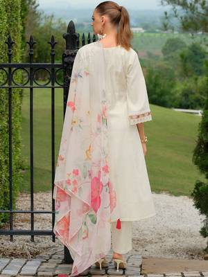 Women Floral Embroidered Regular Thread Work Kurta with Trousers & With Dupatta 6