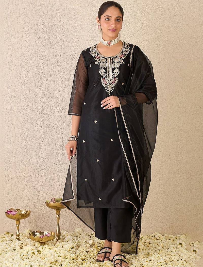 Women Ethnic Motifs Embroidered Regular Thread Work Kurta with Trousers & With Dupatta