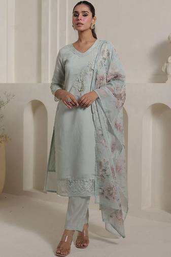 Women Floral Embroidered Regular Thread Work Kurta with Trousers & With Dupatta