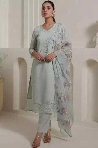Women Floral Embroidered Regular Thread Work Kurta with Trousers & With Dupatta