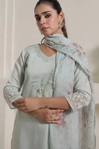 Women Floral Embroidered Regular Thread Work Kurta with Trousers & With Dupatta