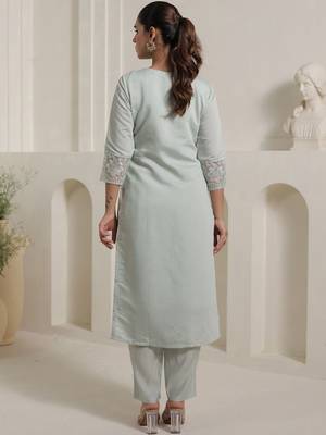 Women Floral Embroidered Regular Thread Work Kurta with Trousers & With Dupatta 3