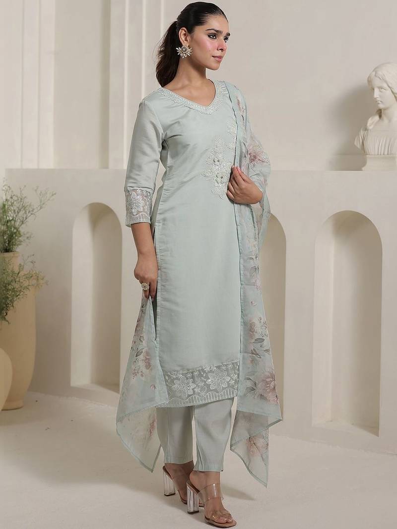 Women Floral Embroidered Regular Thread Work Kurta with Trousers & With Dupatta