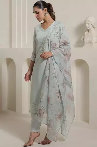 Women Floral Embroidered Regular Thread Work Kurta with Trousers & With Dupatta