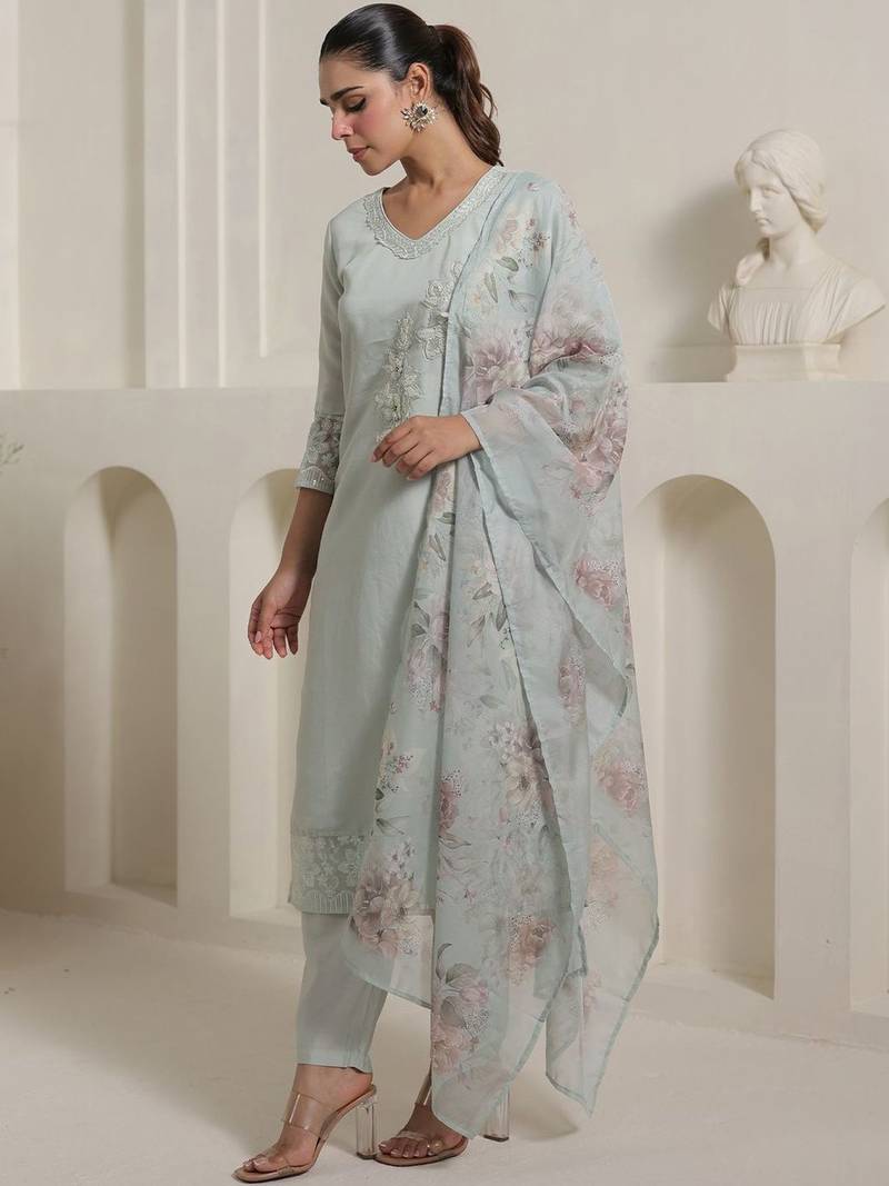 Women Floral Embroidered Regular Thread Work Kurta with Trousers & With Dupatta