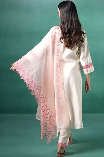 Women Floral Embroidered Regular Thread Work Kurta with Trousers & With Dupatta