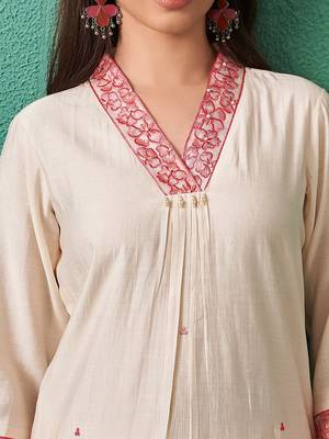 Women Floral Embroidered Regular Thread Work Kurta with Trousers & With Dupatta 4