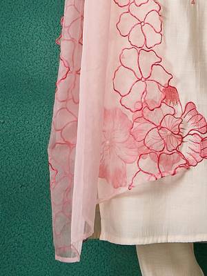 Women Floral Embroidered Regular Thread Work Kurta with Trousers & With Dupatta 5