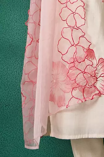 Women Floral Embroidered Regular Thread Work Kurta with Trousers & With Dupatta