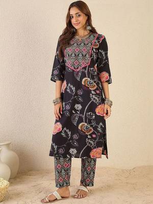 Women Floral Printed Regular Pure Cotton Kurta with Trousers 5