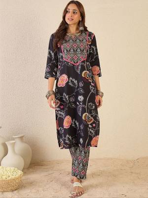 Women Floral Printed Regular Pure Cotton Kurta with Trousers 6