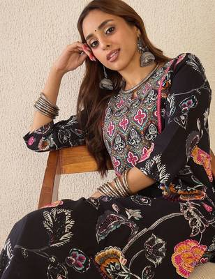 Women Floral Printed Regular Pure Cotton Kurta with Trousers 7
