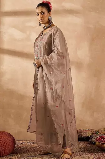 Women Floral Embroidered Regular Thread Work Kurta with Trousers & With Dupatta