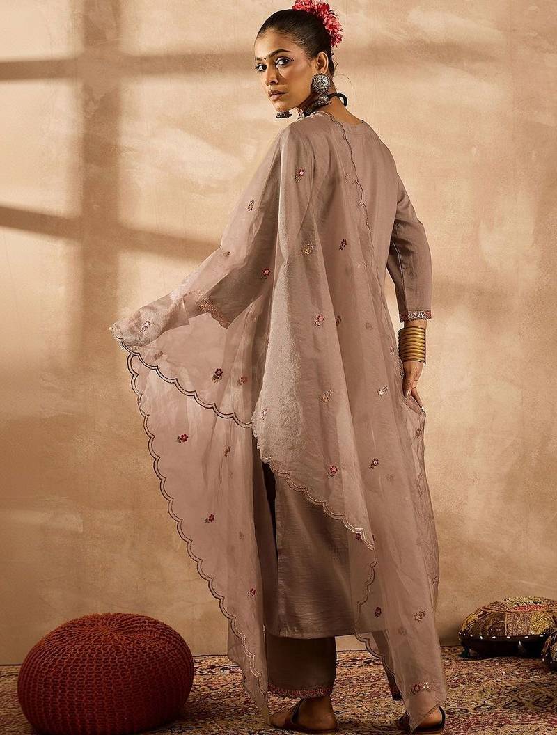 Women Floral Embroidered Regular Thread Work Kurta with Trousers & With Dupatta