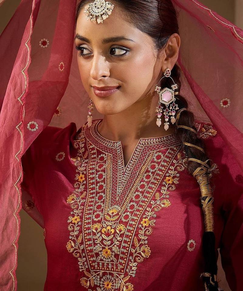 Women Ethnic Motifs Embroidered Regular Thread Work Kurta with Trousers & With Dupatta