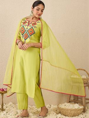 Women Ethnic Motifs Embroidered Regular Thread Work Liva Kurta with Trousers & With Dupatta 1