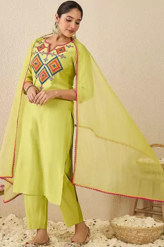 Women Ethnic Motifs Embroidered Regular Thread Work Liva Kurta with Trousers & With Dupatta