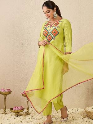 Women Ethnic Motifs Embroidered Regular Thread Work Liva Kurta with Trousers & With Dupatta 3