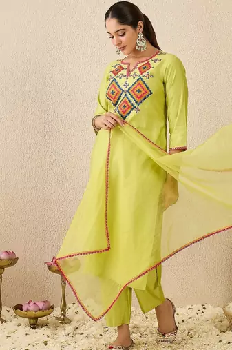 Women Ethnic Motifs Embroidered Regular Thread Work Liva Kurta with Trousers & With Dupatta