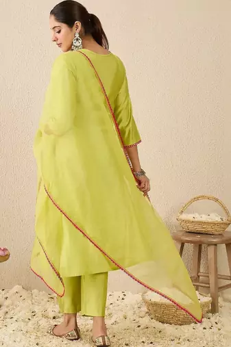 Women Ethnic Motifs Embroidered Regular Thread Work Liva Kurta with Trousers & With Dupatta