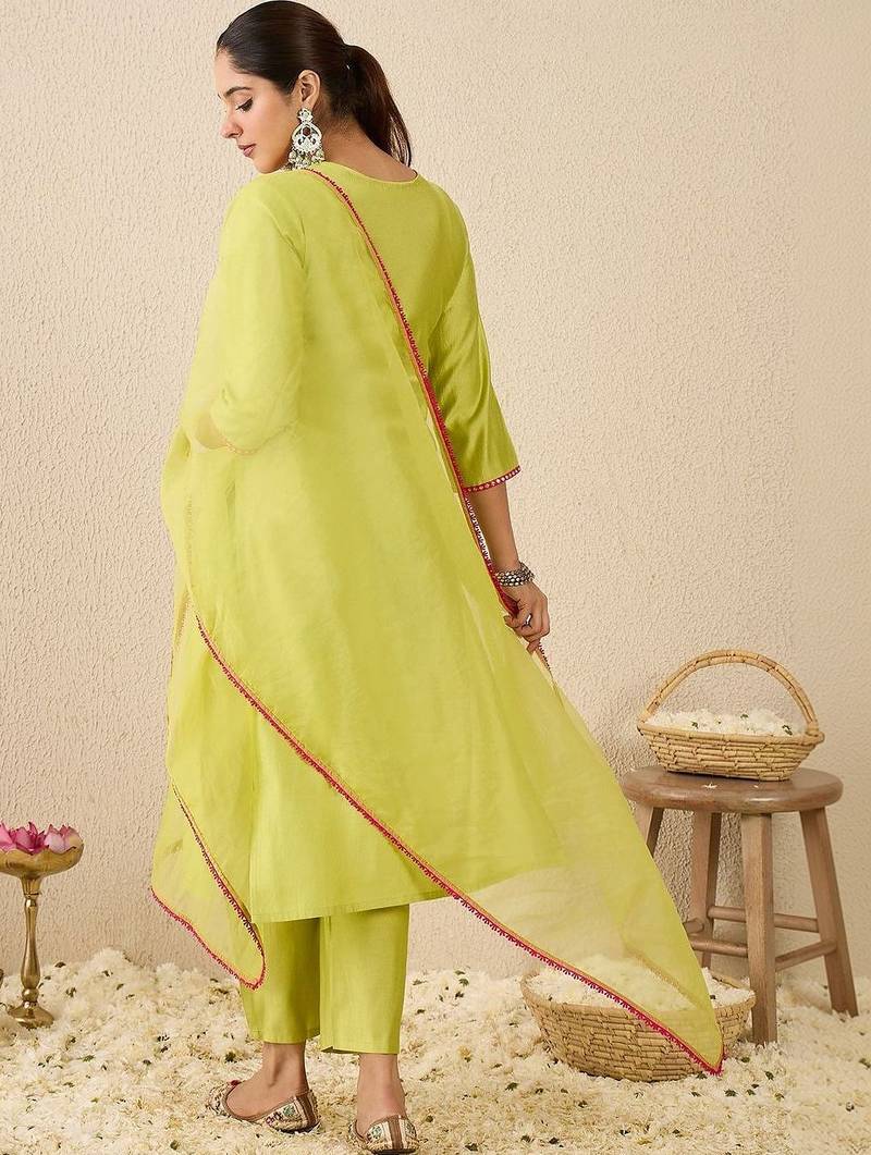 Women Ethnic Motifs Embroidered Regular Thread Work Liva Kurta with Trousers & With Dupatta