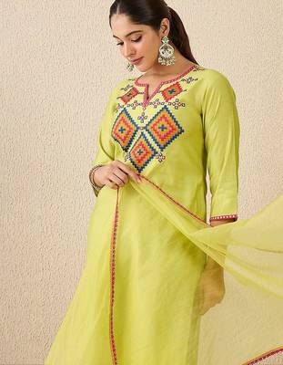 Women Ethnic Motifs Embroidered Regular Thread Work Liva Kurta with Trousers & With Dupatta 7