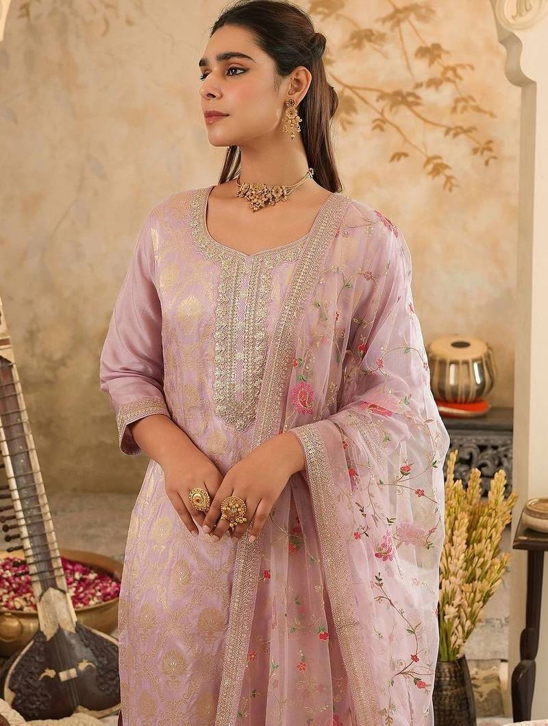 Women Regular Thread Work Kurta with Trousers & With Dupatta