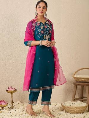 Women Floral Embroidered Regular Thread Work Kurta with Trousers & With Dupatta 1