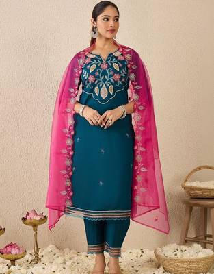Women Floral Embroidered Regular Thread Work Kurta with Trousers & With Dupatta 4