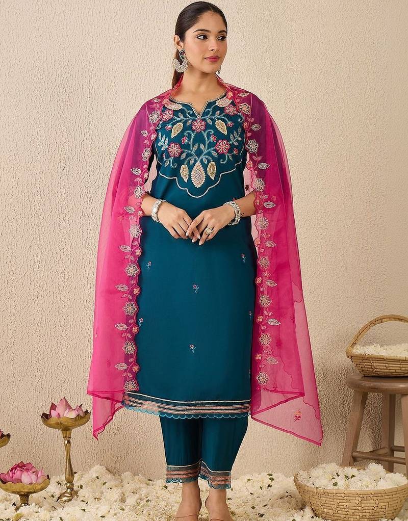 Women Floral Embroidered Regular Thread Work Kurta with Trousers & With Dupatta