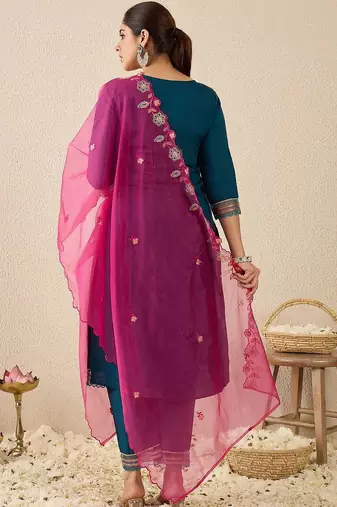 Women Floral Embroidered Regular Thread Work Kurta with Trousers & With Dupatta