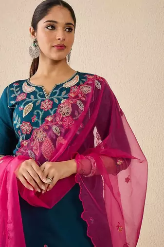 Women Floral Embroidered Regular Thread Work Kurta with Trousers & With Dupatta