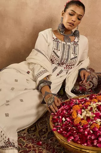 Women Ethnic Motifs Embroidered Regular Thread Work Pure Cotton Kurta with Trousers & With Dupatta