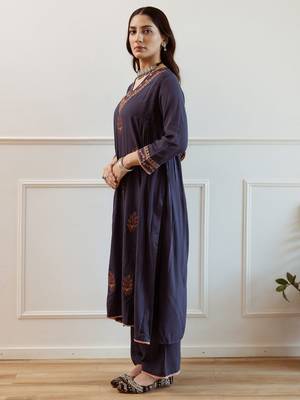 Women Ethnic Motifs Embroidered Regular Thread Work Kurta with Trousers & With Dupatta 3