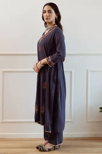 Women Ethnic Motifs Embroidered Regular Thread Work Kurta with Trousers & With Dupatta