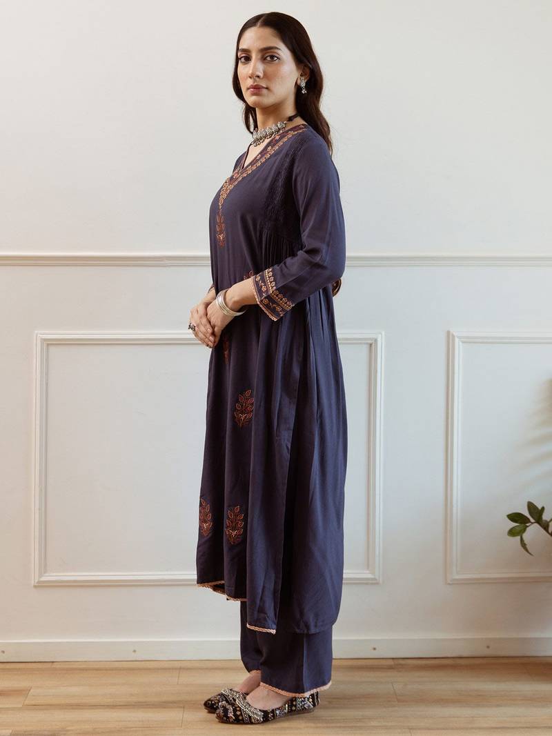 Women Ethnic Motifs Embroidered Regular Thread Work Kurta with Trousers & With Dupatta